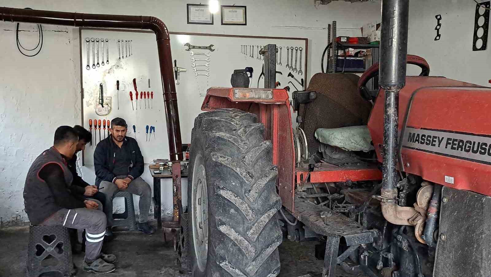 Tarım memleketi Adilcevaz’da traktör bakımı