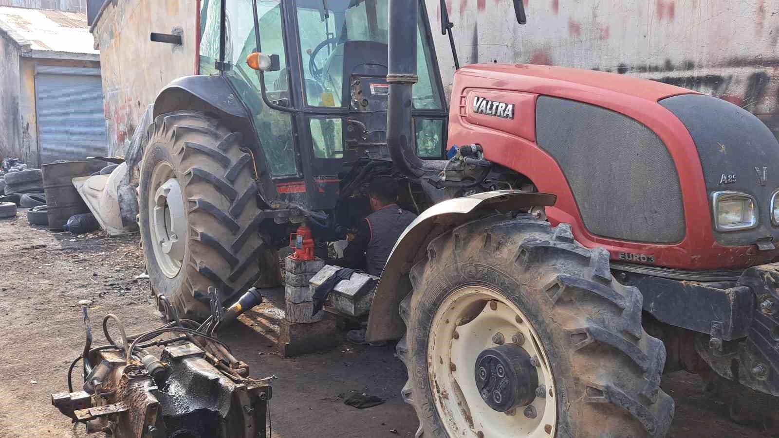 Tarım memleketi Adilcevaz’da traktör bakımı