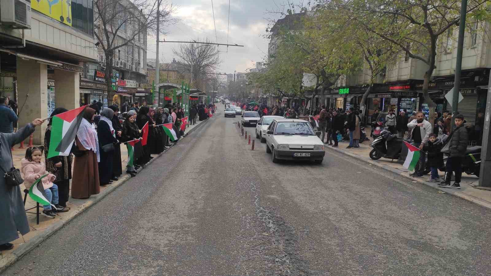 Şanlıurfa’da Gazze için insan zinciri oluşturuldu