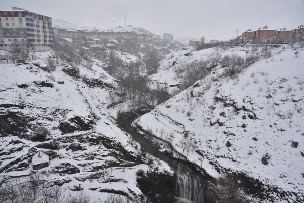 Bitlis’te 34 köy yolu ulaşıma kapandı