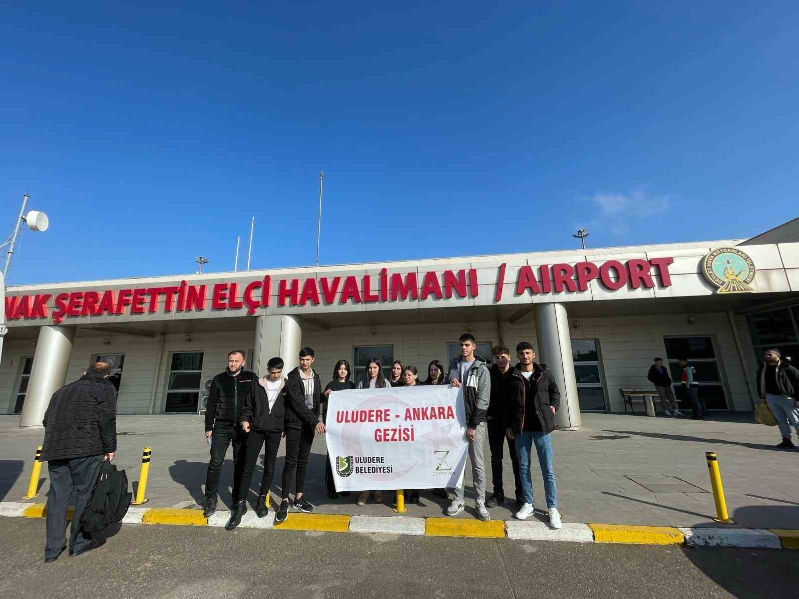 Sosyal medyadan geziye gitmek istediklerini bildiren öğrenciler, Ankara’ya gönderildi