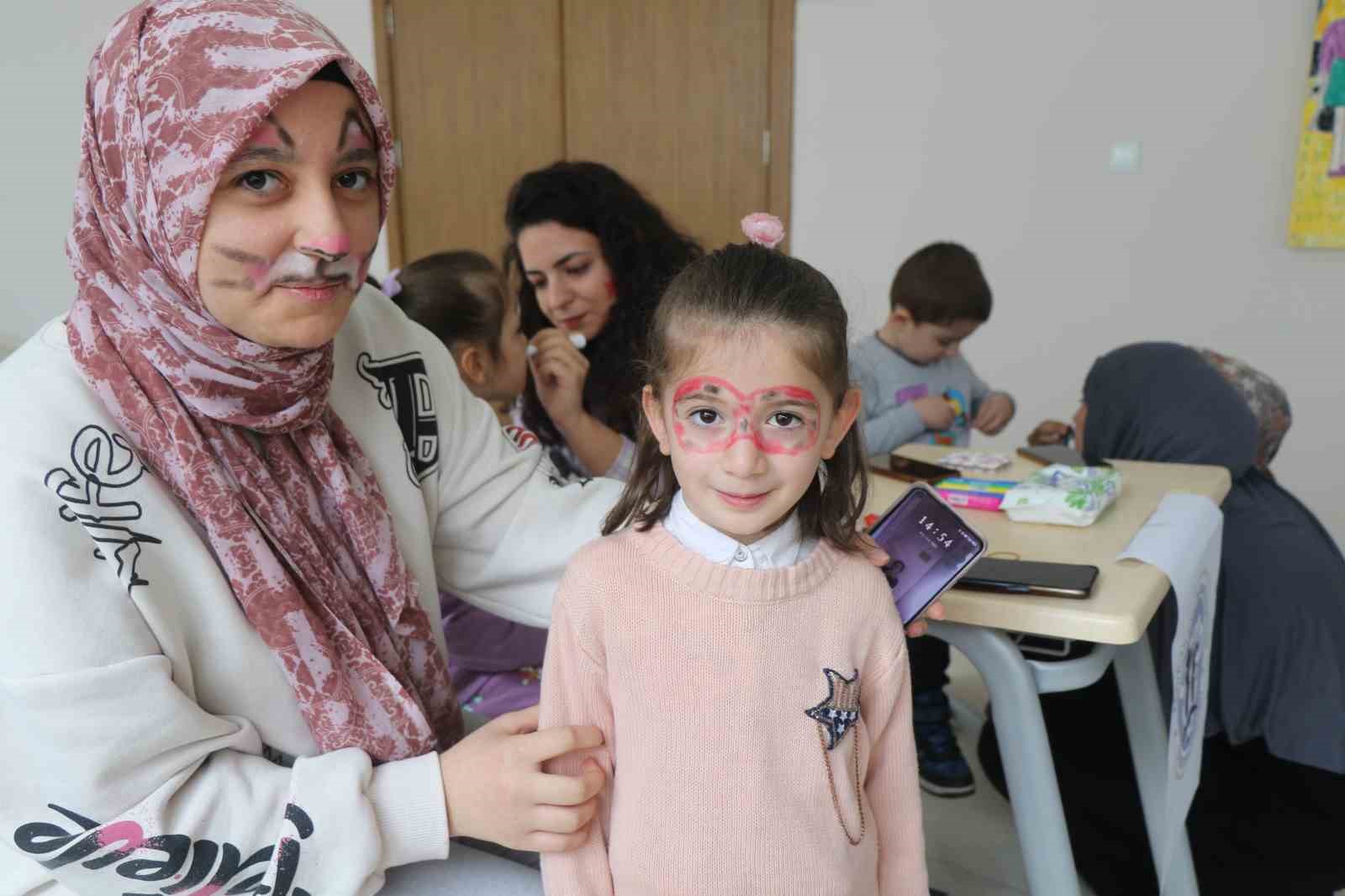 Türkiye’de çok fazla eşi bulunmayan bu sınıfta minik öğrencilere masal anlatılıyor