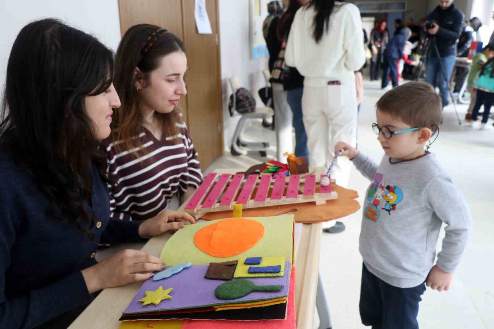 Türkiye’de çok fazla eşi bulunmayan bu sınıfta minik öğrencilere masal anlatılıyor