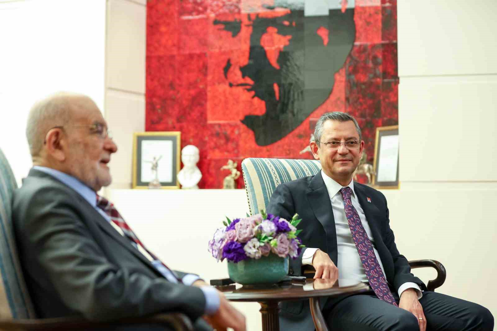 CHP Genel Başkanı Özel, Saadet Partisi Genel Başkanı Karamollaoğlu ile bir araya geldi