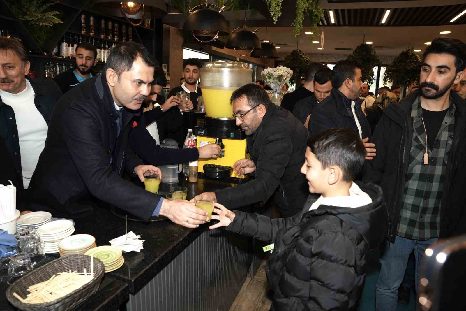 Murat Kurum’a Bahçelievler Belediyesi Sosyal Tesisleri’nde vatandaşlardan yoğun ilgi