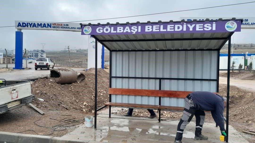 Gölbaşı Belediyesi yolcu duraklarını yeniliyor