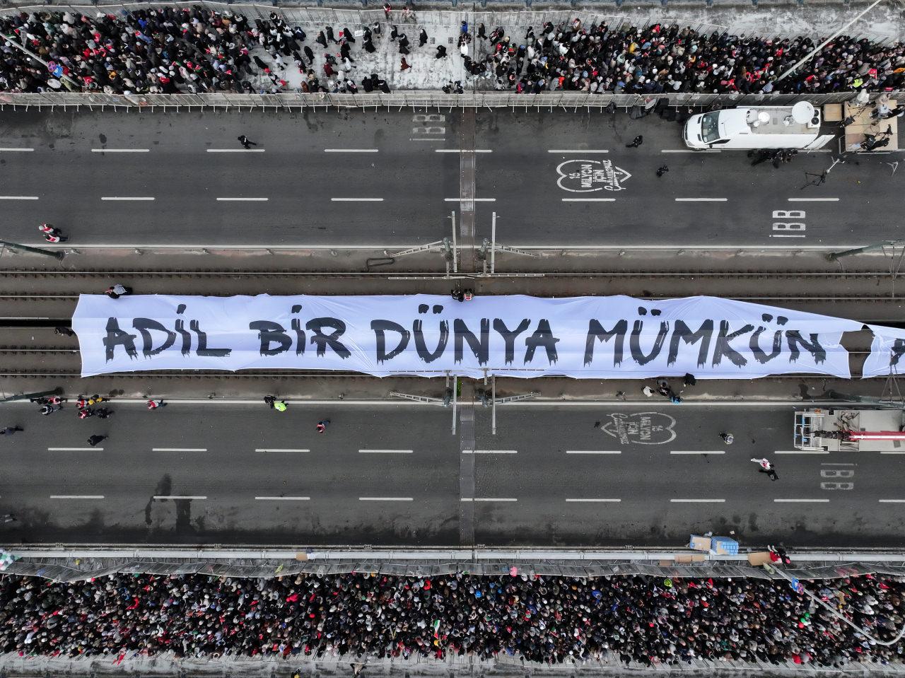 Galata’daki tarihi yürüyüşte ABD’ye net mesaj