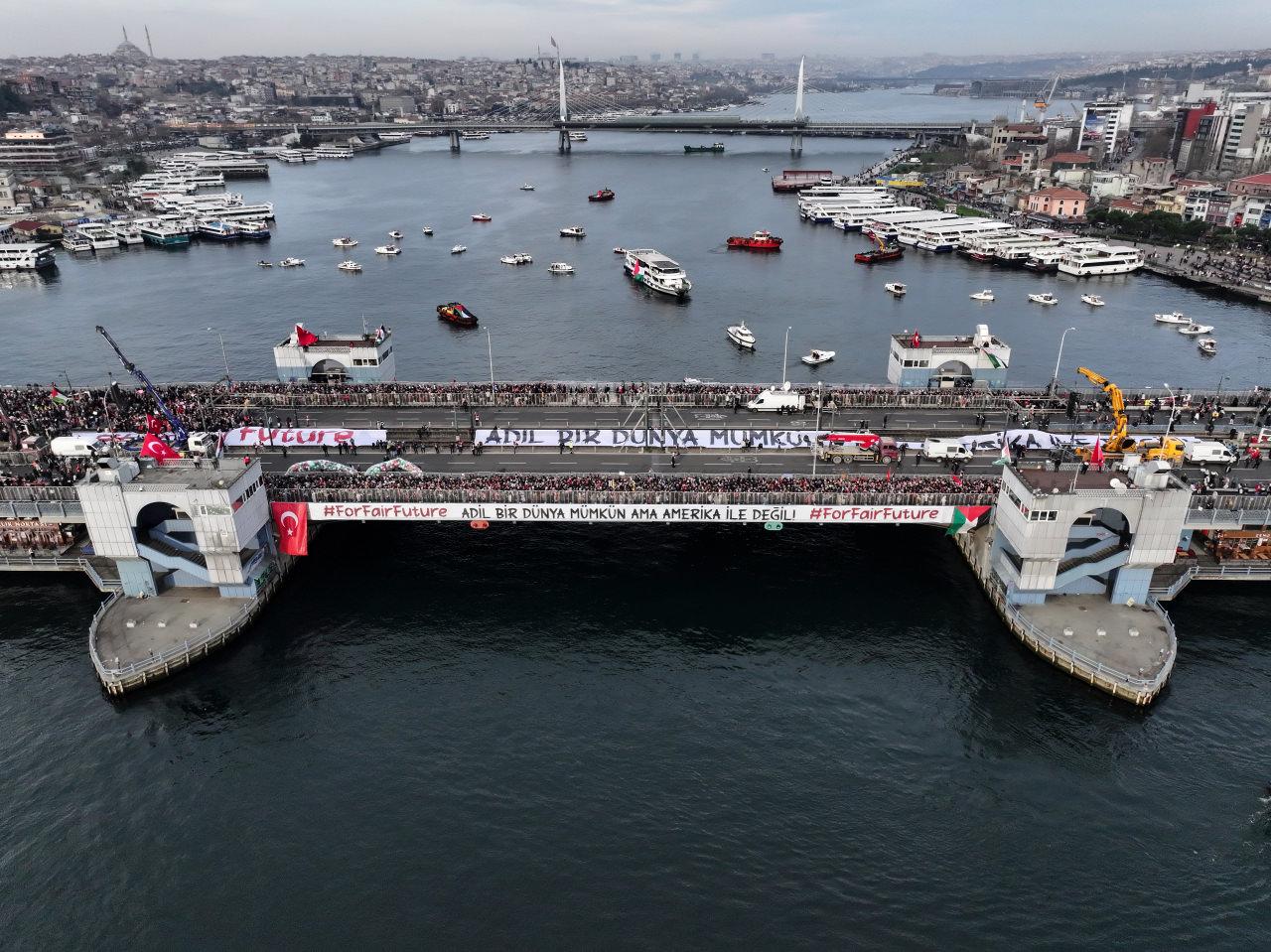 Galata’daki tarihi yürüyüşte ABD’ye net mesaj