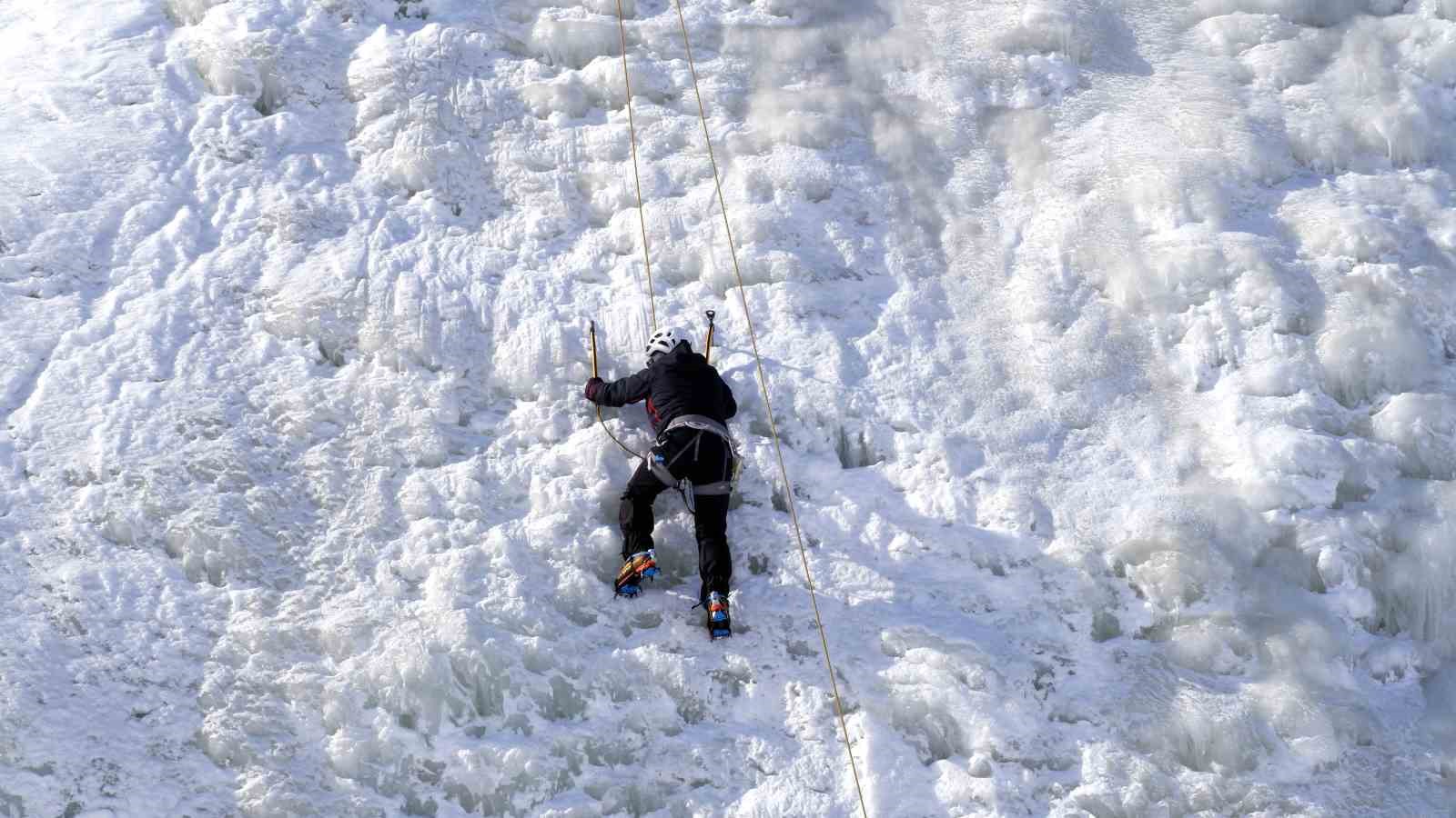 Palandöken’de buz tırmanışı nefesleri kesiyor