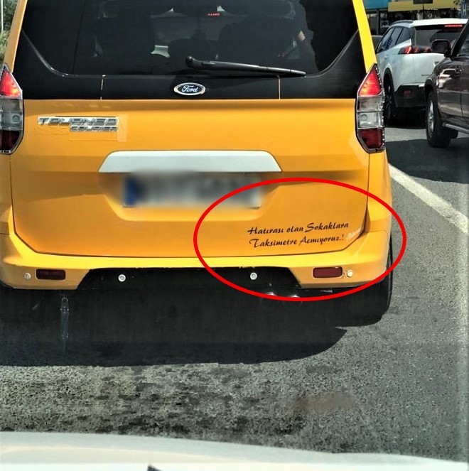 Samsun trafiğinde dikkat çeken araba arkası yazılar