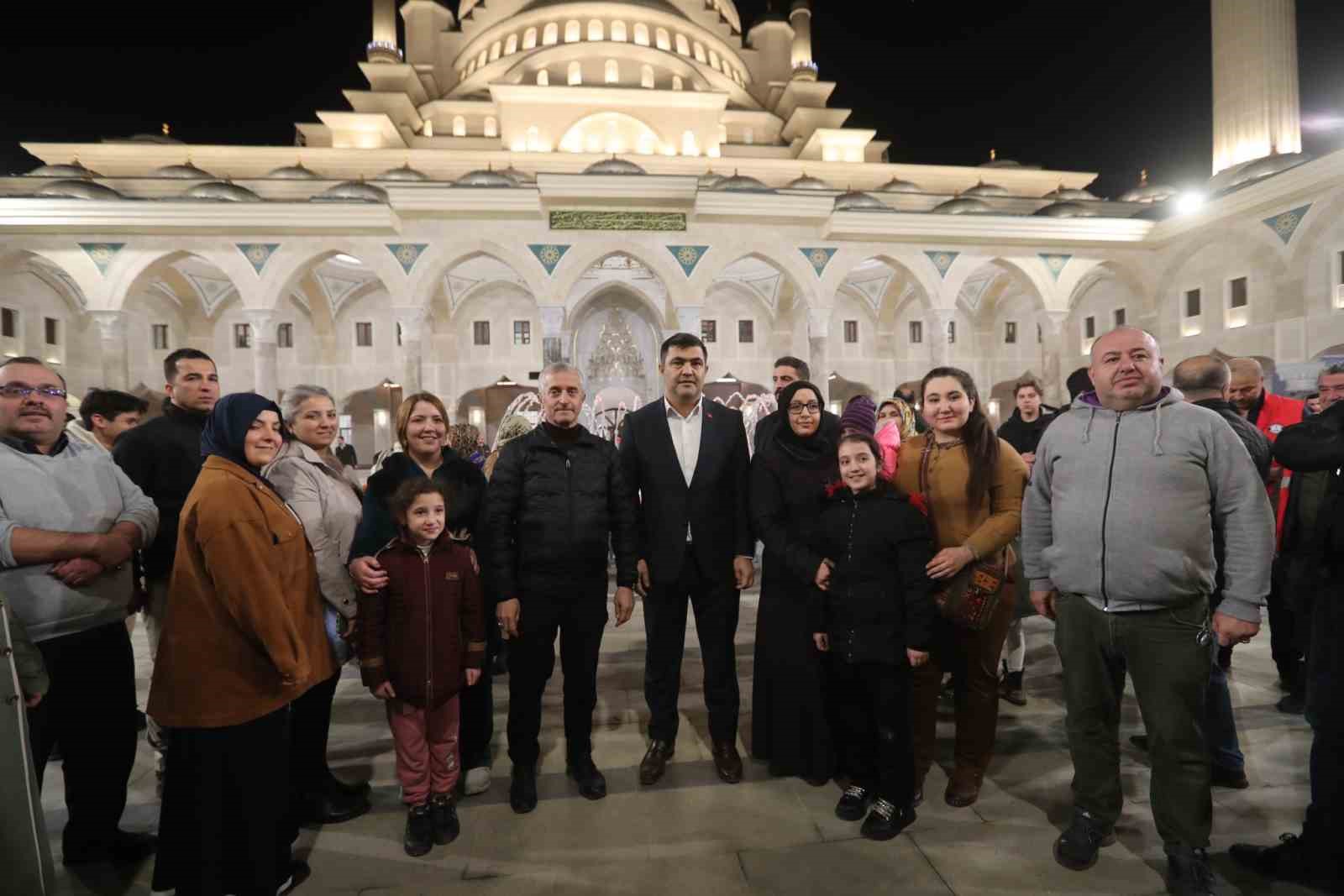 Berat Kandili’nde Şahinbey Millet Camii doldu taştı