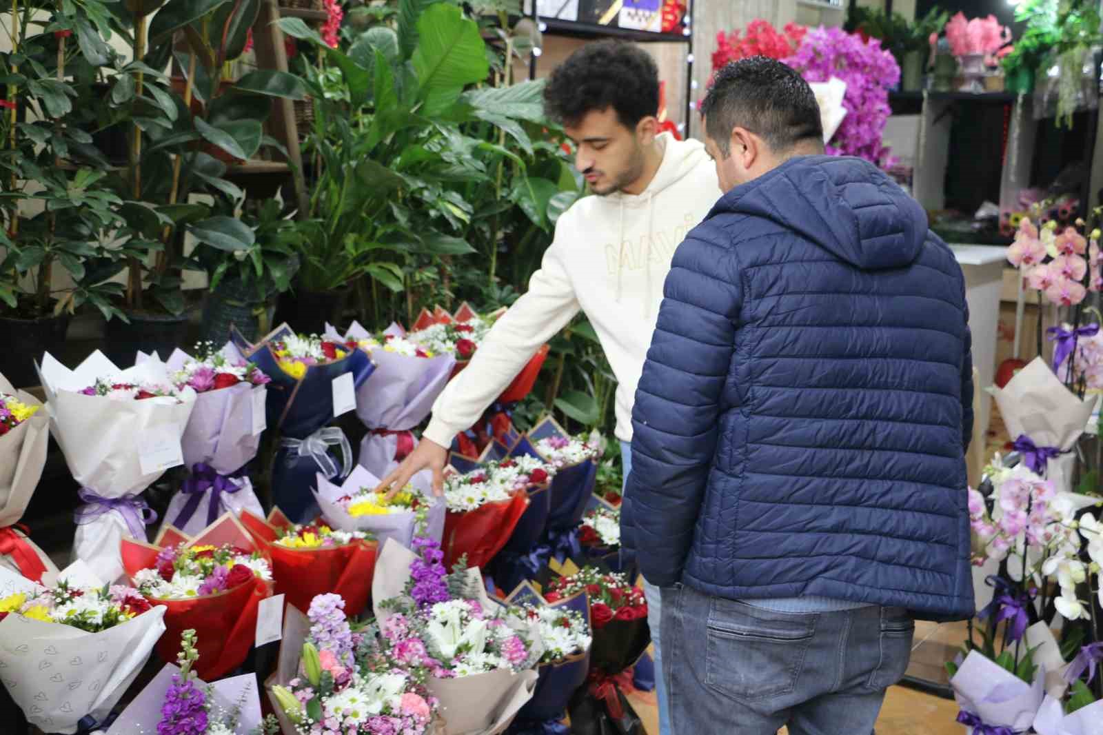 14 Şubat’ta sevgililer yapay güle yöneldi