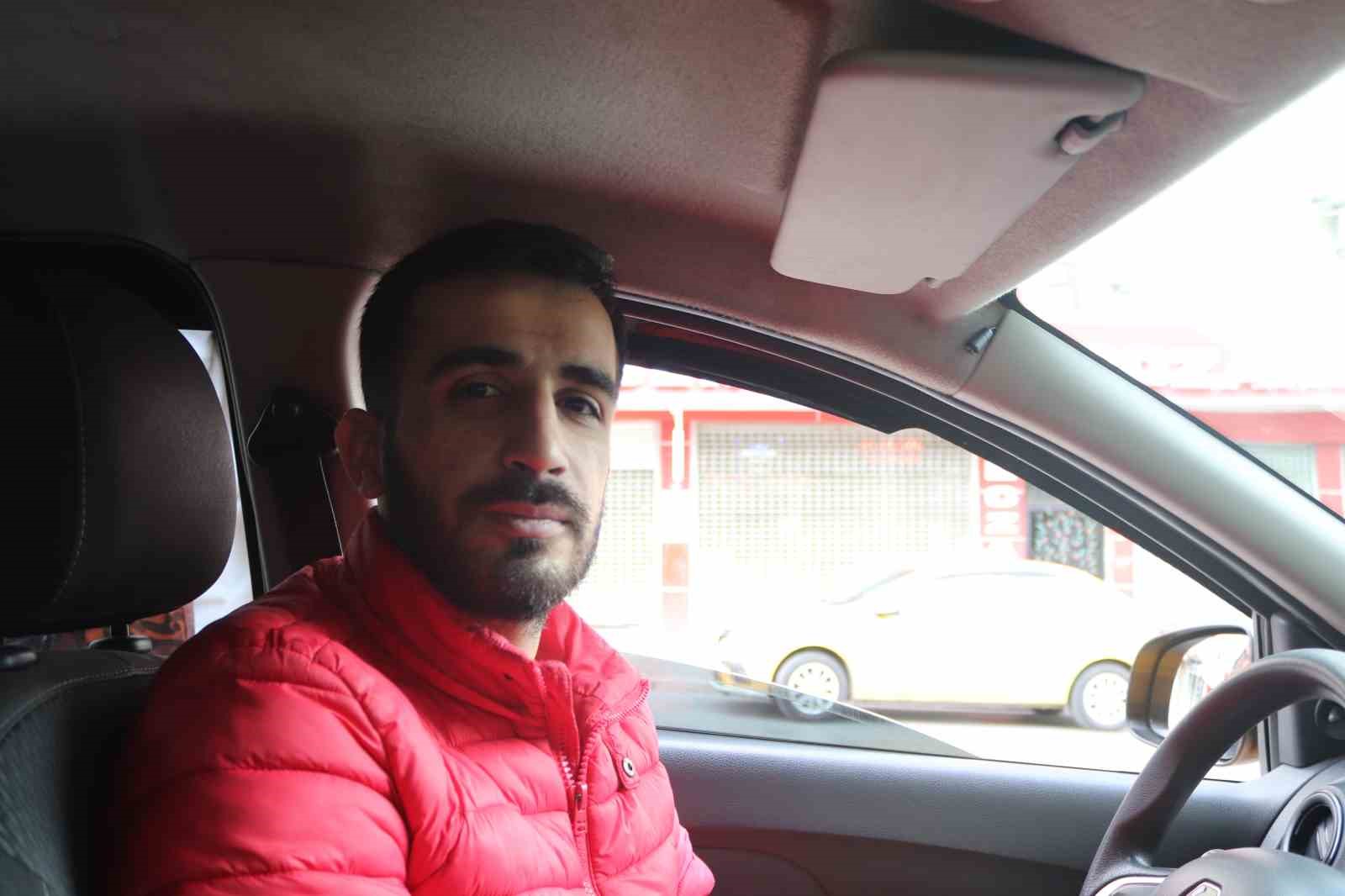 İzmir’de yine taksiciye saldırı: Aracına aldığı kadın yüzünden darbedildi