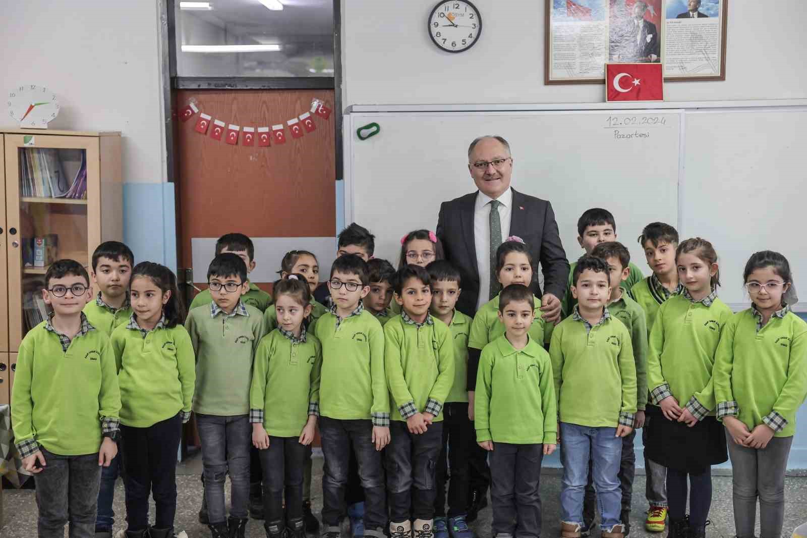 Öğrencinin seçim vaadini Sivas Belediye Başkanı gerçekleştirdi