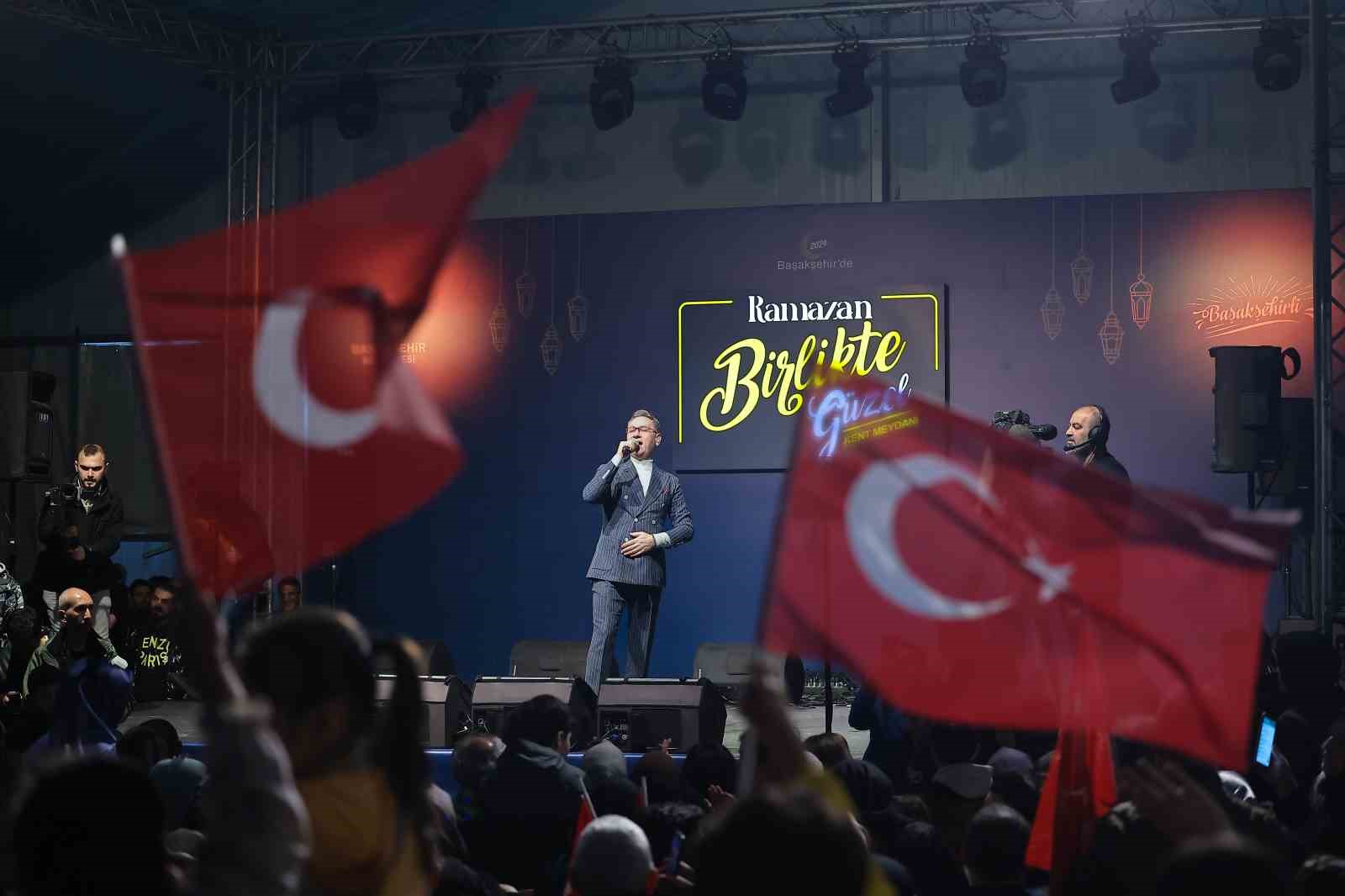 Başakşehir’den Murat Kurum’a sürpriz şarkı