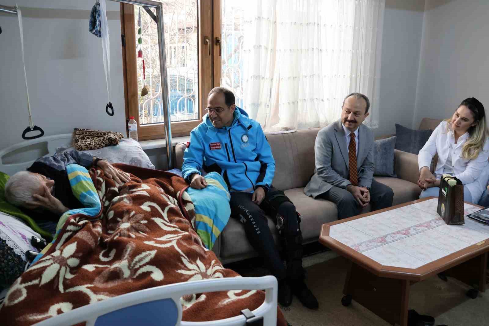 İl Sağlık Müdürü Erşan’dan evde sağlık hizmeti alan hastalara ziyaret