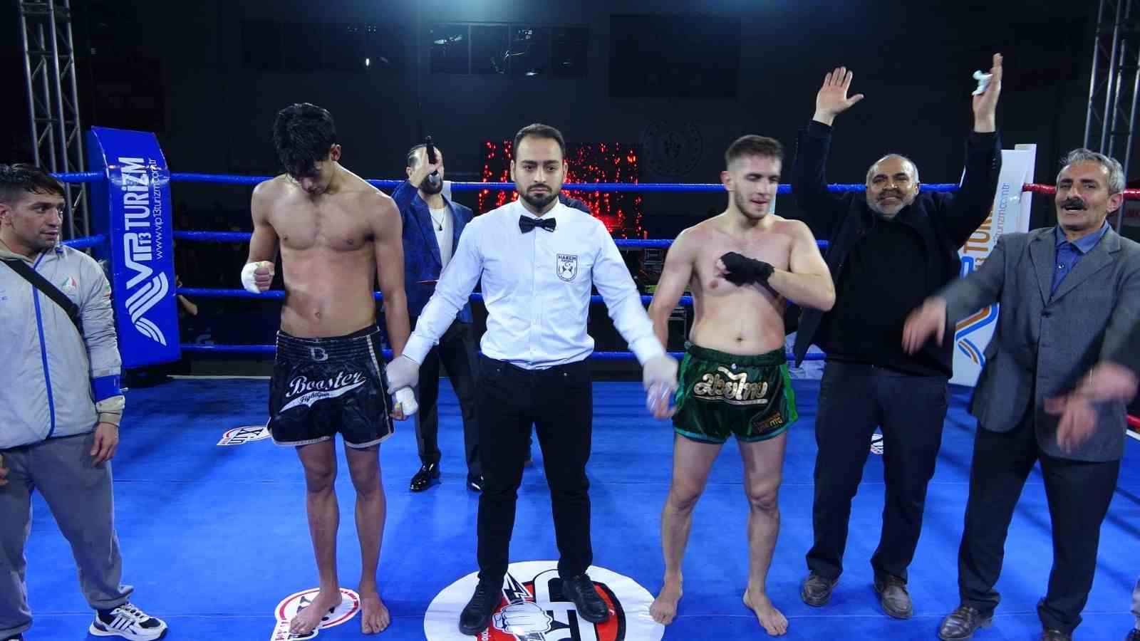 Tatvan’da Türkiye-İran Muaythai gecesi düzenlendi