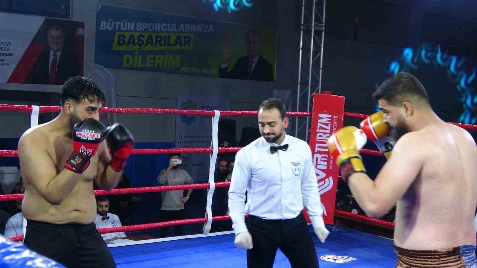 Tatvan’da Türkiye-İran Muaythai gecesi düzenlendi