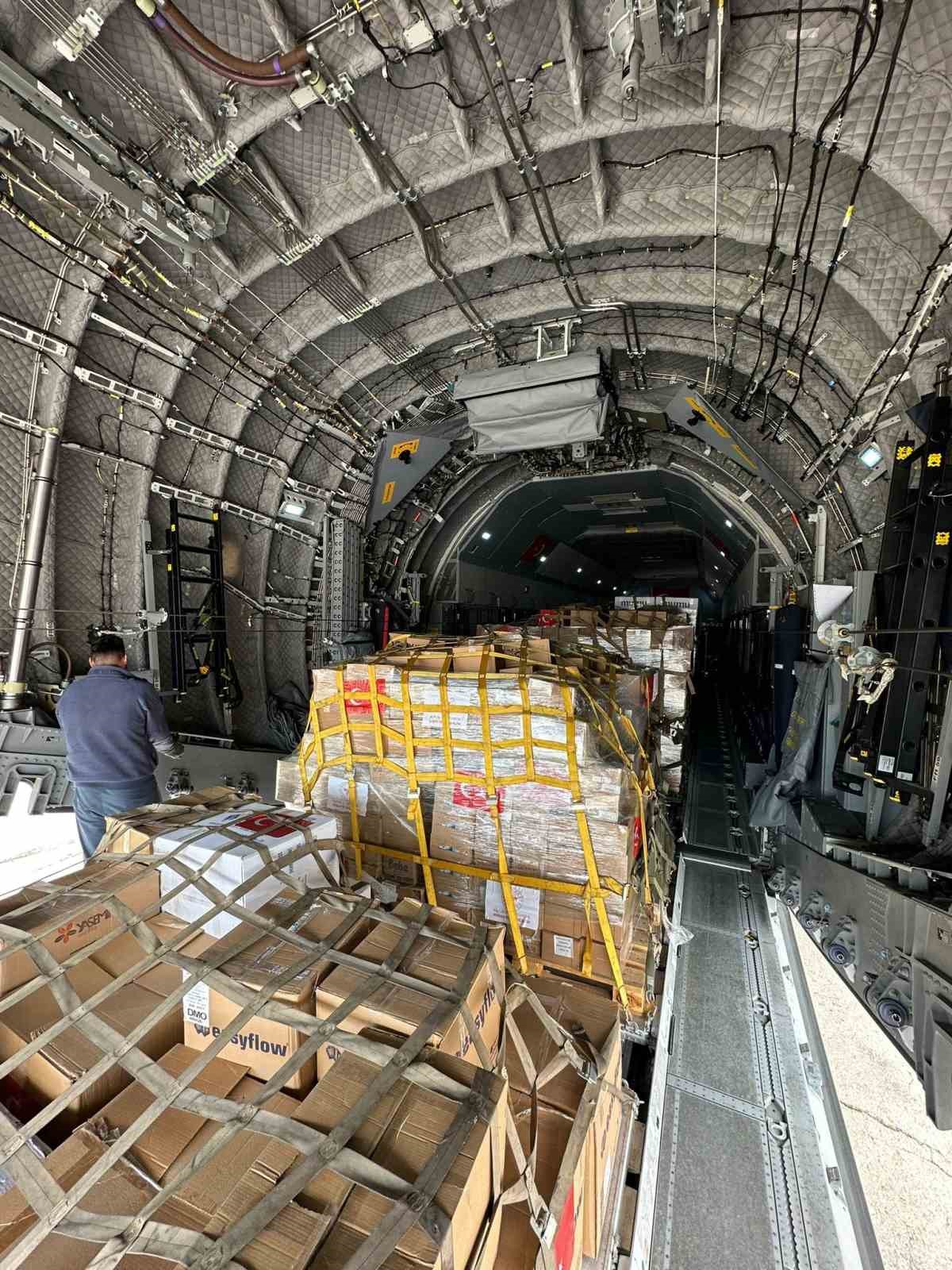 Gazzeliler için sağlık malzemesi taşıyan TSK’ya ait A400M tipi uçak Ürdün’e ulaştı