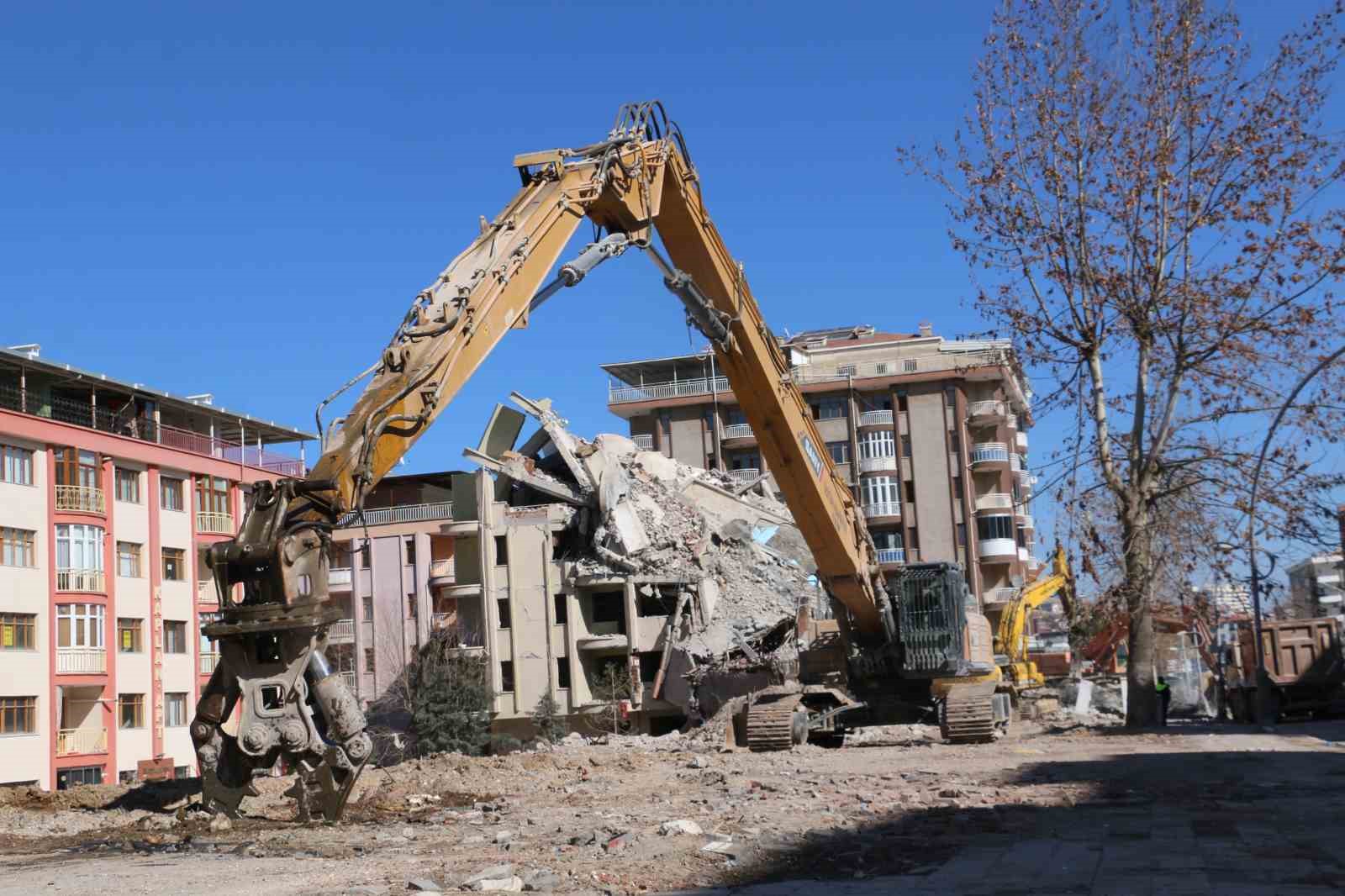 Bu maaşı duyan makas operatörlüğü için sıraya girecek: Aylık 300 bin lira