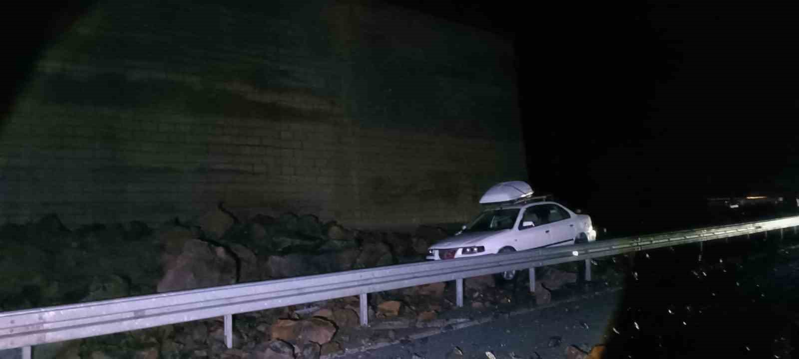 Bitlis’te etkili olan yağış heyelana neden oldu