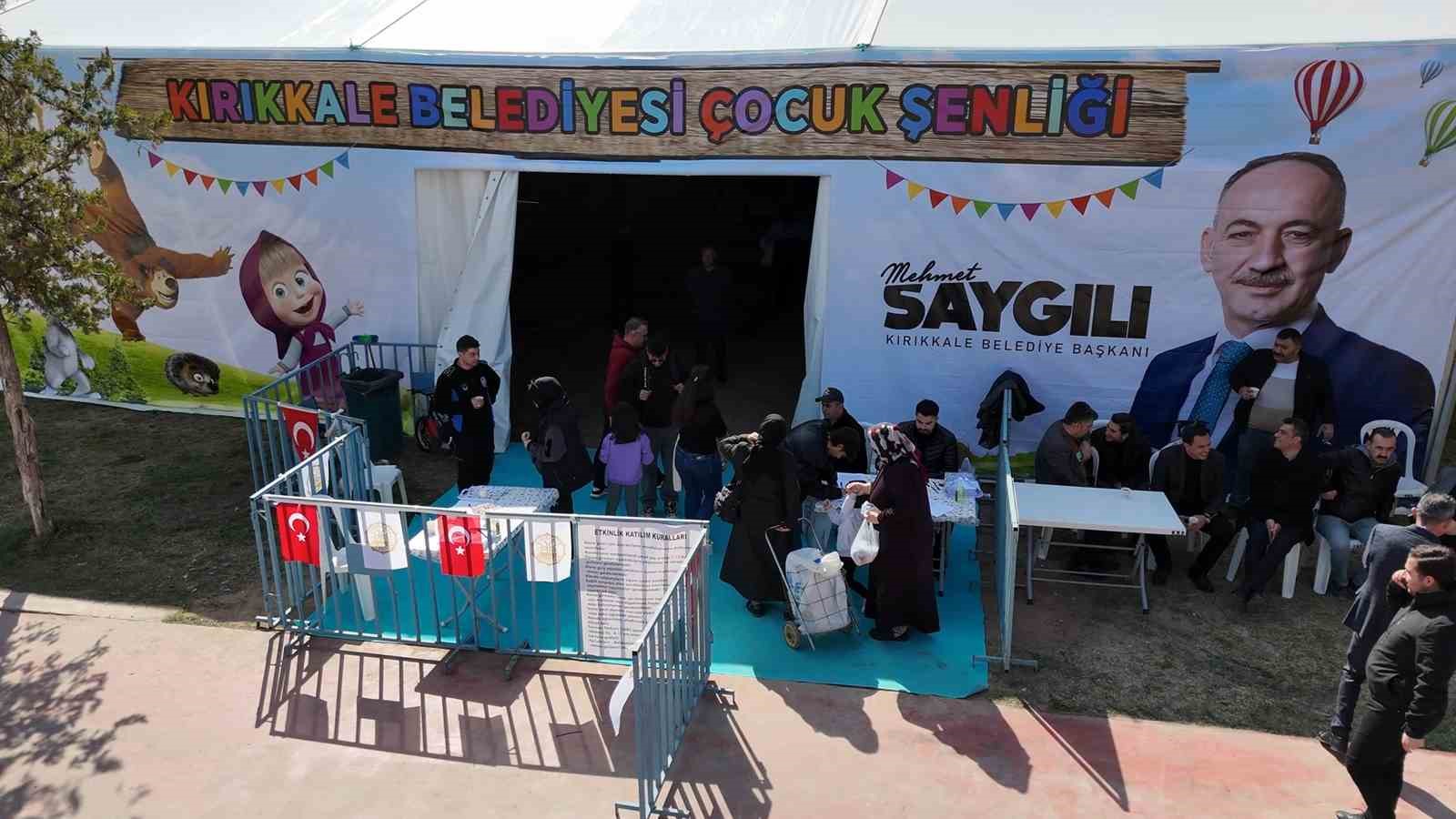 Çocukların yüzünü güldüren oyun çadırı