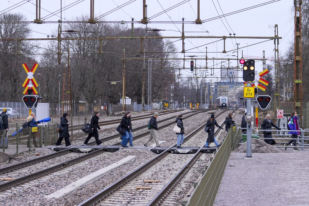 İsveç’te yük treni yayalara çarptı: 3 ölü