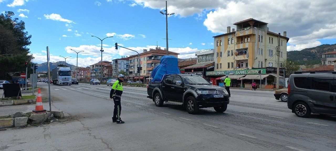 Karadeniz’i İstanbul’a bağlayan D-100 karayolunda trafik yoğunluğu arttı