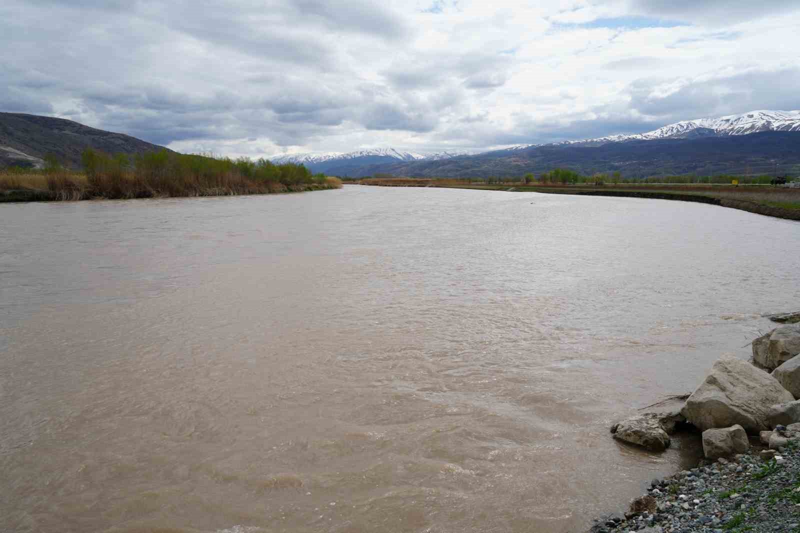 Eriyen kar suları Doğu’daki nehirlerin debisini yükseltti