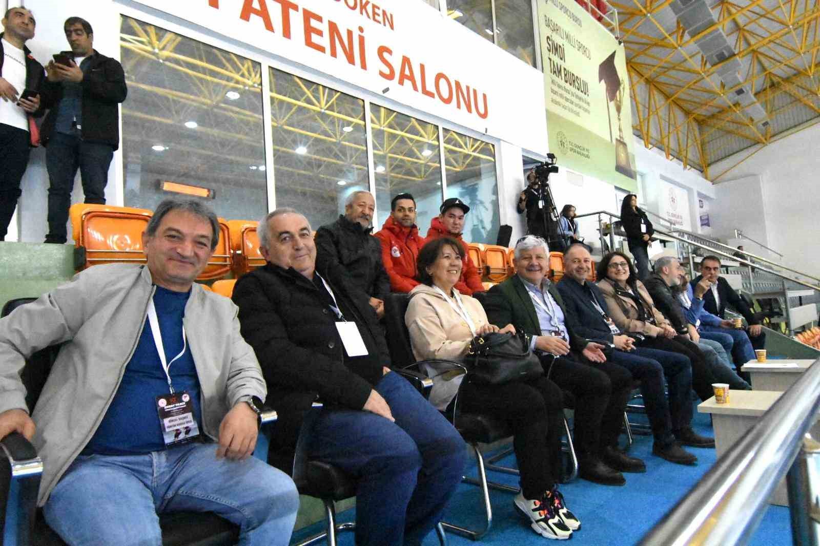 Short Track Türkiye şampiyonası, Erzurum’da başladı