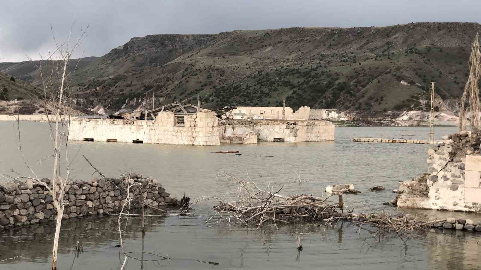 Kars’ta baraj kapakları kapandı, eski köy sular altında kaldı