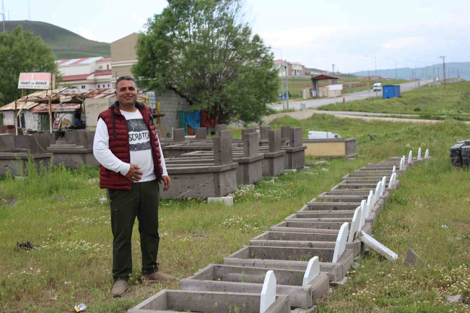 Varto’da ölmeyen kaynana için yüzde 50 indirimli mezar taşı kampanyası
