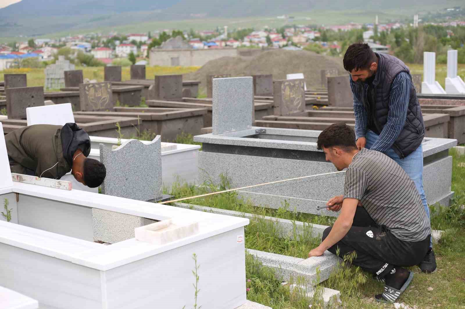 Varto’da ölmeyen kaynana için yüzde 50 indirimli mezar taşı kampanyası