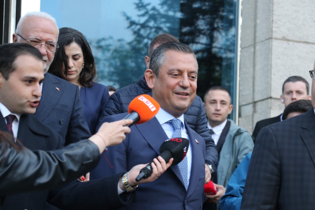 Cumhurbaşkanı Erdoğan’ın CHP Genel Başkanı Özel’i kabulü sona erdi