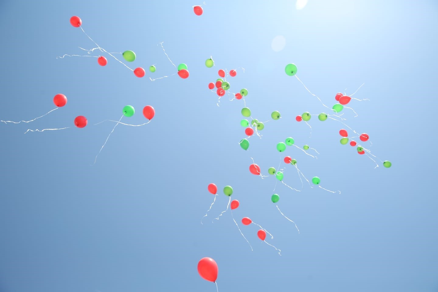 Bağımlılıktan kurtulmayı balon uçurarak kutladılar