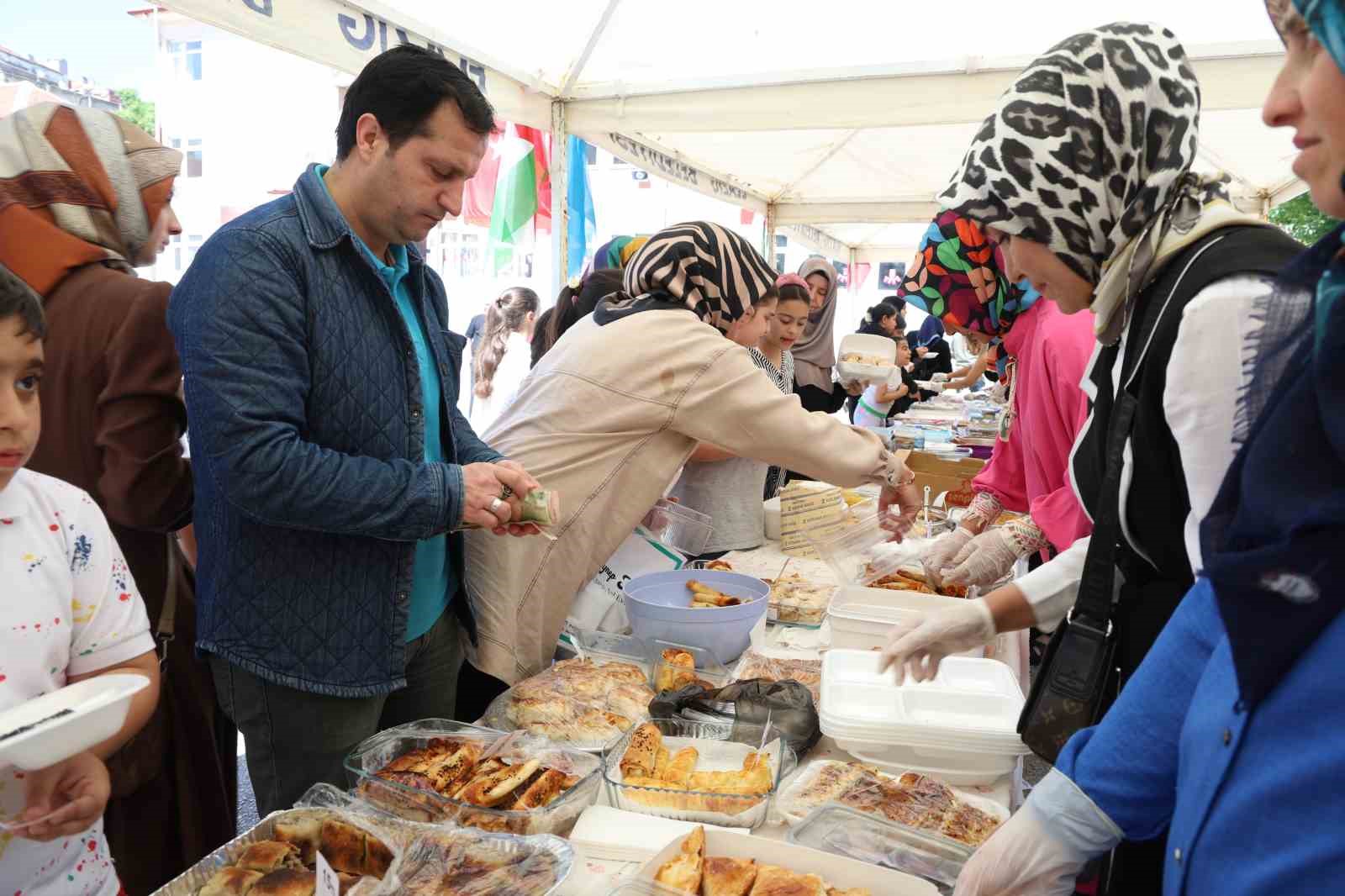 Yüzlerce öğrenci ve veliden anlamlı etkinlik