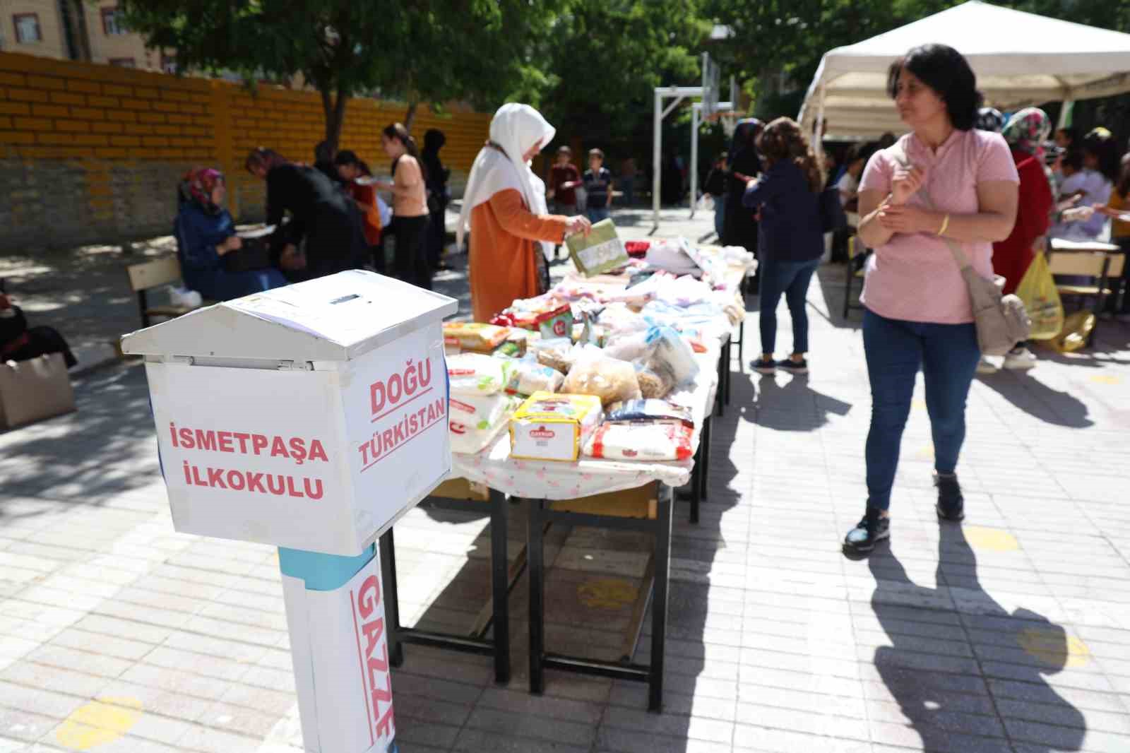 Yüzlerce öğrenci ve veliden anlamlı etkinlik