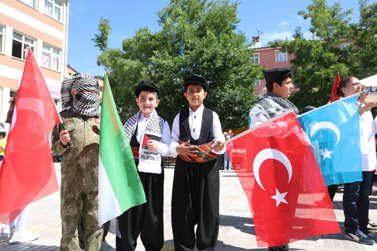 Yüzlerce öğrenci ve veliden anlamlı etkinlik