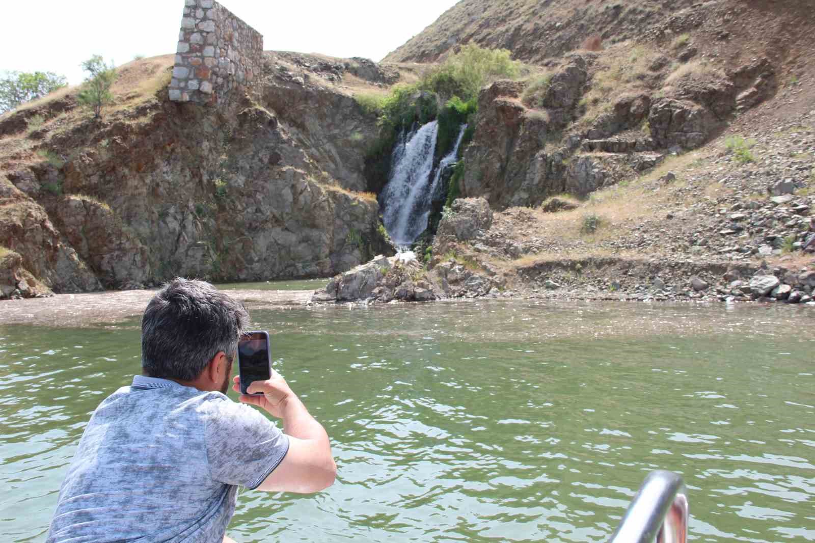 Keban Baraj Gölünde bir ilk: Su üzerinde 9 saatte 200 kilometre yol yaptılar