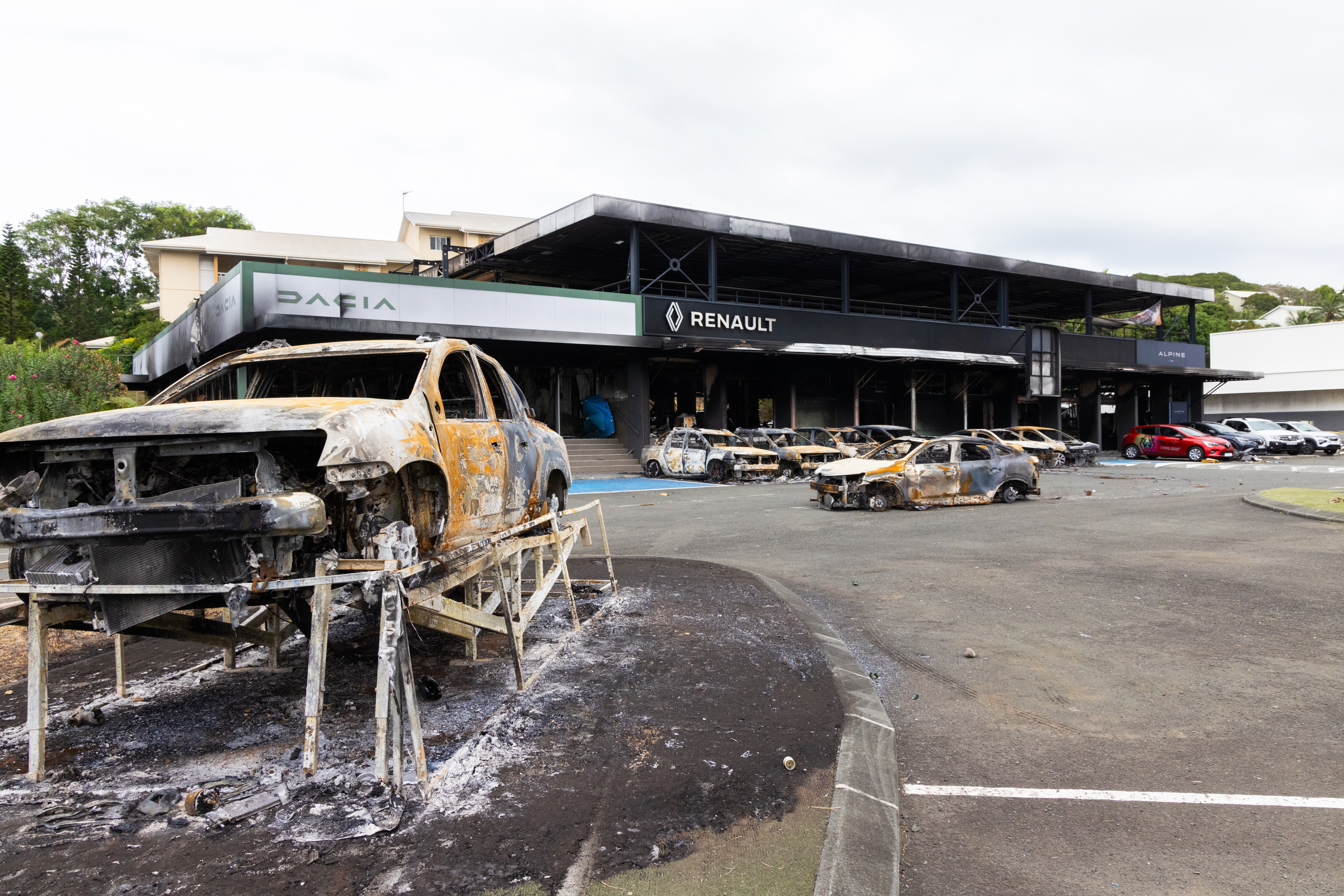 Yeni Kaledonya'da okullar, iş yeri ve 300 araç kundaklandı