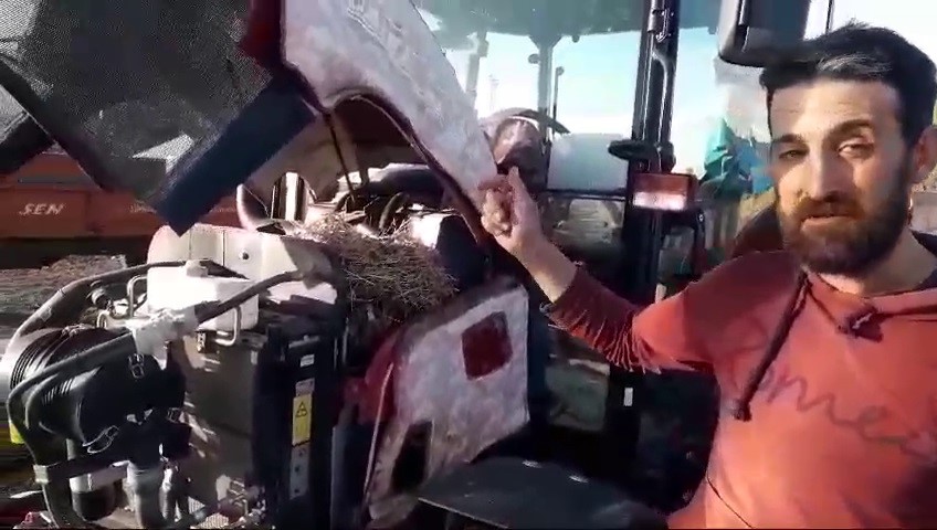 Traktöre yuva yapan kuş için işleri bıraktı