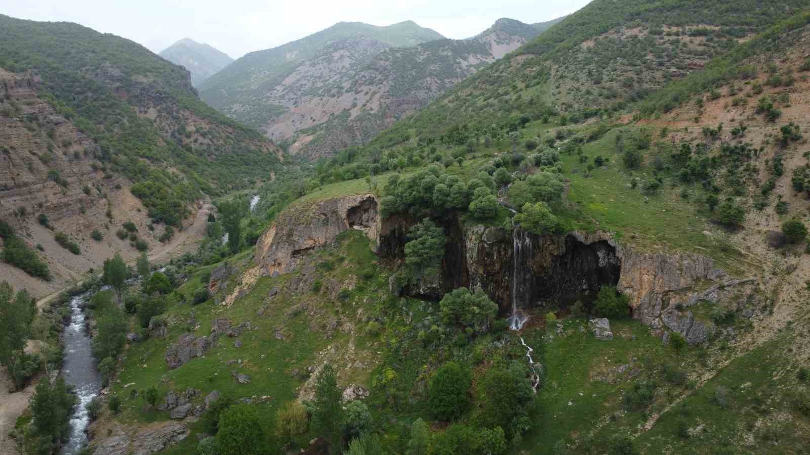 ’Kayıp şehir’ Pargasur şelalesi dron ile görüntülendi