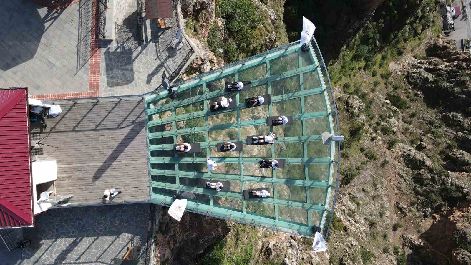 ‘Hareketlilik Yılı’nı 240 metre yükseklikte kutladılar