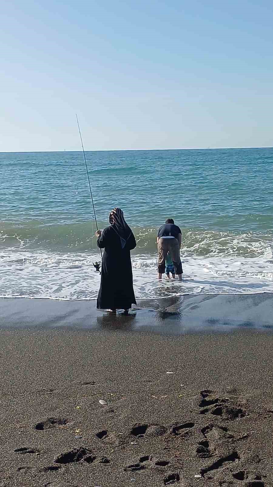 Karadeniz’de denize girmek yasaklandı, sahiller balıkçılara kaldı