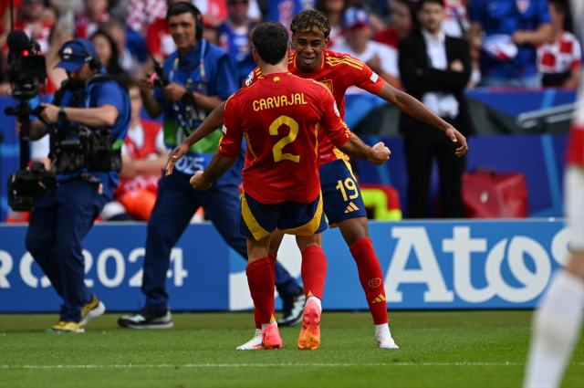 İspanya, Hırvatistan'a şans tanımadı: 3-0