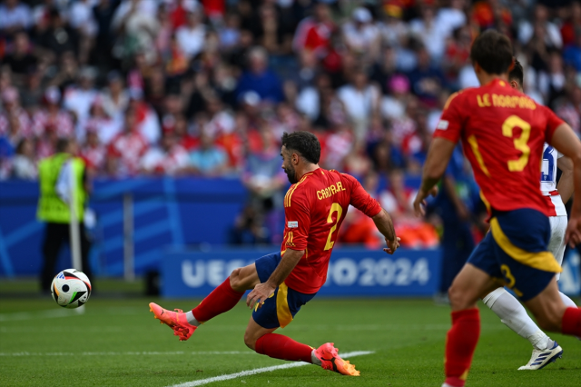İspanya, Hırvatistan'a şans tanımadı: 3-0