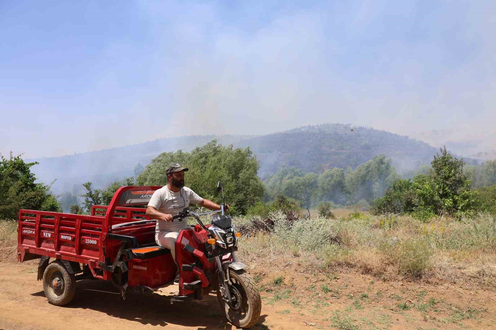 Elazığ’da orman yangını: Ekiplerin havadan ve karadan müdahalesi sürüyor