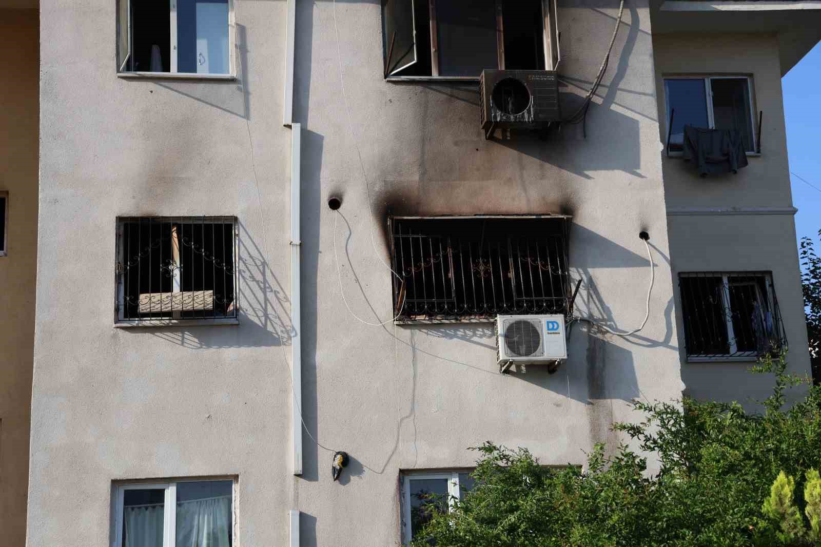 Apartman dairesinde feci yangın... Anne ve oğlu hayatını kaybetti