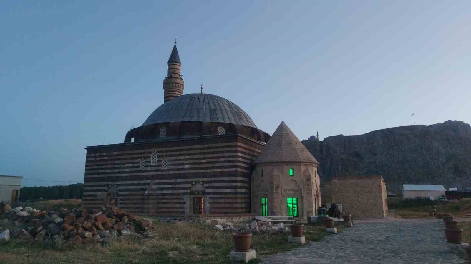 Tarihi camide Kurban Bayramı namazı