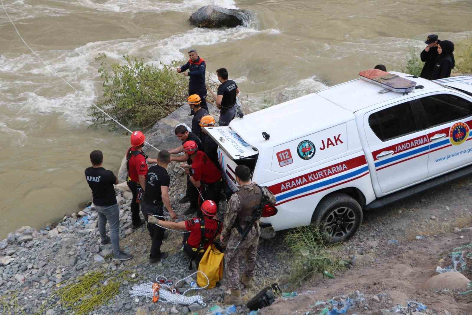 Seyir tepesinden Zap Suyu’na atlayan kızın cesedi bulundu